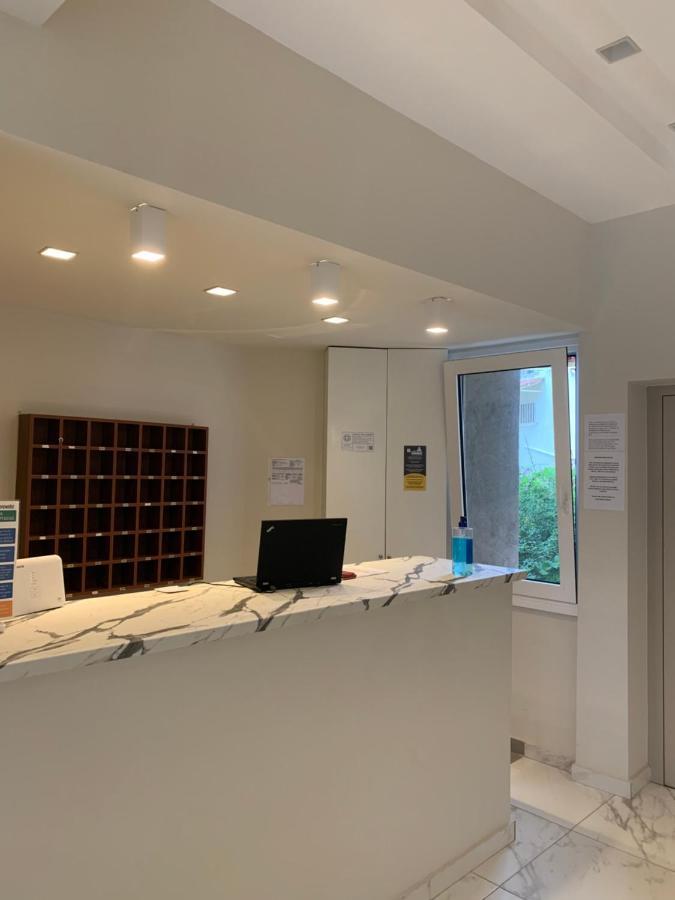 לאוטרה אדיפסאו Hotel Banbus מראה חיצוני תמונה