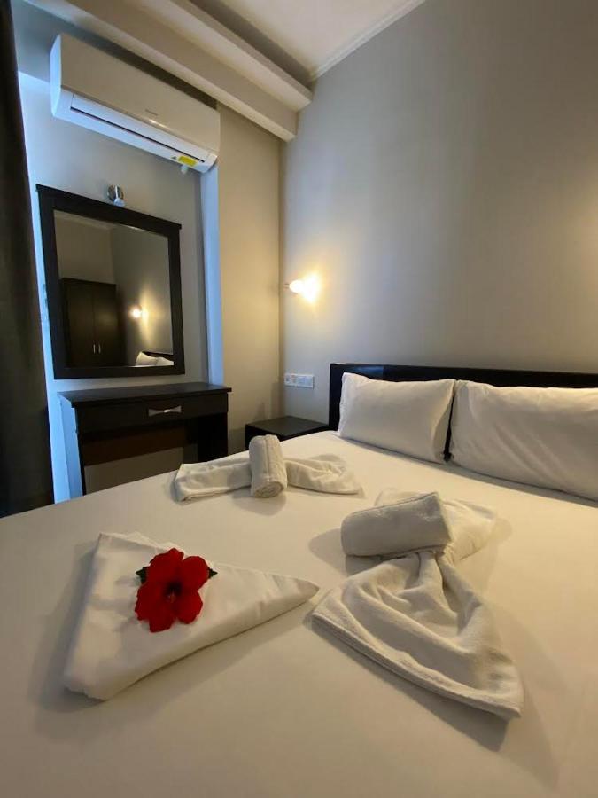 לאוטרה אדיפסאו Hotel Banbus מראה חיצוני תמונה